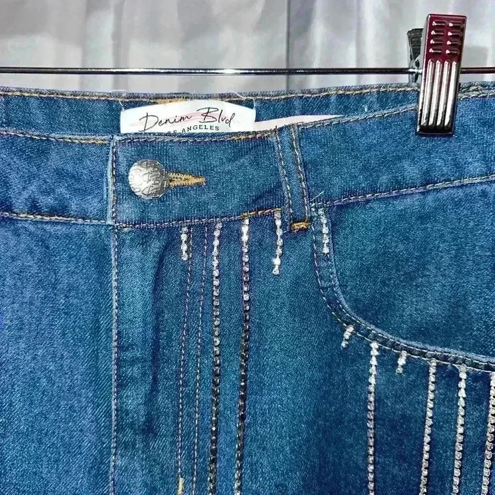 Denim Blvd Bedazzled Destressed Denim Shorts Blue M Size - Picture 4 of 13